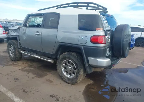2011 Toyota Fj Cruiser z USA, uszkodzony, nr VIN JTEBU4BF3BK102434